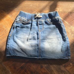 Girls size(S) stretch jean skirt